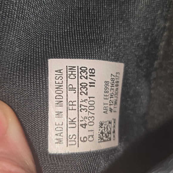 Adidas Bounce sneakers. Womes size 6. - Picture 3 of 7